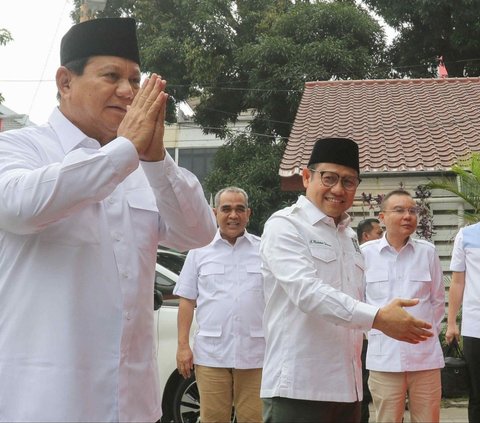 FOTO: Momen Keakraban Prabowo Subianto Disambut Cak Imin di Markas PKB Usai Ditetapkan sebagai Presiden Terpilih 2024