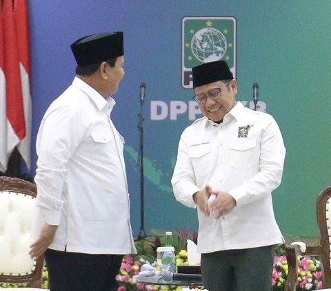 FOTO: Momen Keakraban Prabowo Subianto Disambut Cak Imin di Markas PKB Usai Ditetapkan sebagai Presiden Terpilih 2024