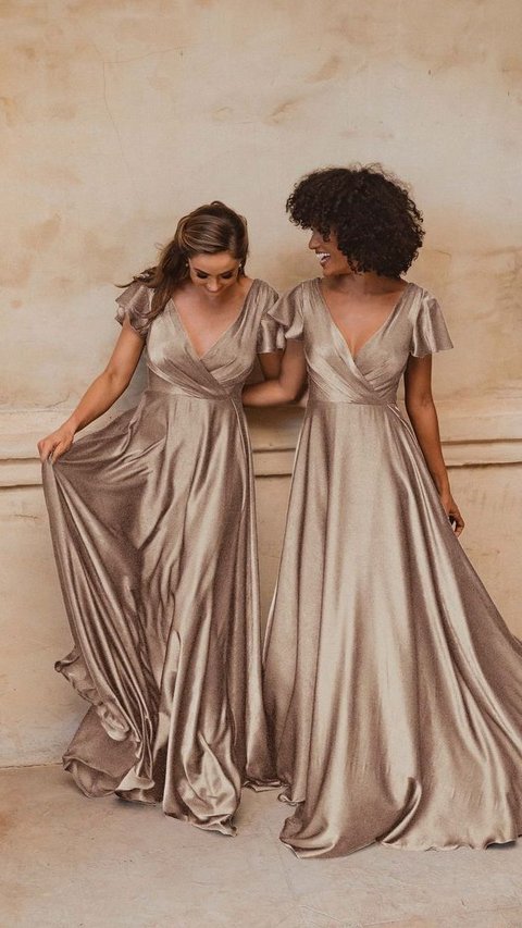 Choose Bridesmaid Dress with a Simple yet Elegant Model.