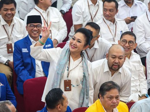 FOTO: Senyum Titiek Soeharto dan Didiet Hediprasetyo Hadiri Penetapan Prabowo Subianto Sebagai Presiden Terpilih 2024 di KPU