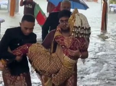 Unconditional Love Moment When Wedding Reception Venue Flooded, Family Carries the Bride and Groom Together