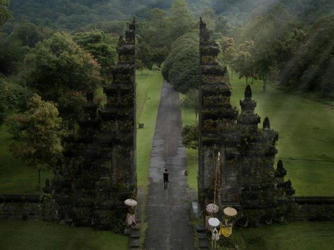 Pantun Bahasa Bali Lucu yang Penuh Nasihat