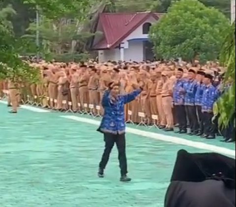 Puluhan Tahun Mengabdi, Momen Pelantikan Pria Paruh Baya Jadi PPPK Ini Bikin Haru Warganet