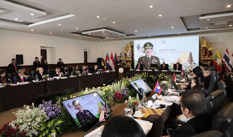 “Semoga forum pertemuan konsultasi antara Jaksa se-ASEAN dapat mewujudkan terbentuknya Badan atau Entitas khusus bagi Jaksa se-ASEAN, agar ke depan entitas ini dapat menjadi wadah pertukaran ide, gagasan, ilmu, dan pengalaman yang dapat mengoptimalkan profesionalitas Jaksa ASEAN dalam penegakan hukum yang berkeadilan. Hal itu dalam rangka mendorong supremasi hukum dan keamanan regional di kawasan ASEAN,”