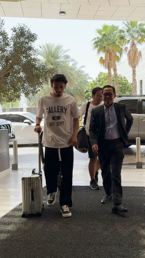 Inilah momen kedatangan Nathan Tjoe-A-On di Qatar. Ia sampai di Qatar dan langsung menuju hotel tempat tim Indonesia menginap.