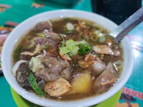 Mencicipi Coto Makassar yang Buka 24 Jam, Kuliner Favorit Bangsawan Kini Bisa Dinikmati Semua Kalangan