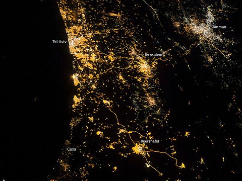 The Beauty of 10 Night Landscape Photos of Cities in Various Parts of the World Taken from Satellites, Including Gaza and Indonesia