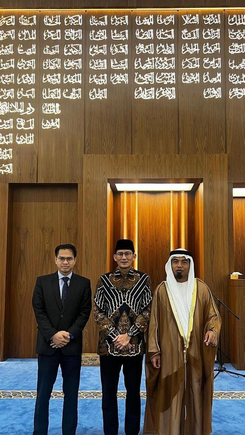 Potret Masjid Presiden Jokowi di Abu Dhabi, Menteri Salat Bareng Imam Salman Asal Kalimantan Barat<br>