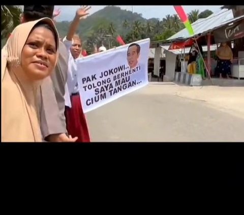Mobil Presiden Jokowi Tiba-Tiba Berhenti Lihat Pria Bentangkan Banner, Tulisannya jadi Sorotan