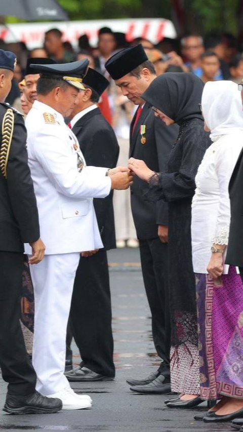 Diserahkan Mendagri, Jokowi Beri Penghargaan ke Bupati Banyuwangi