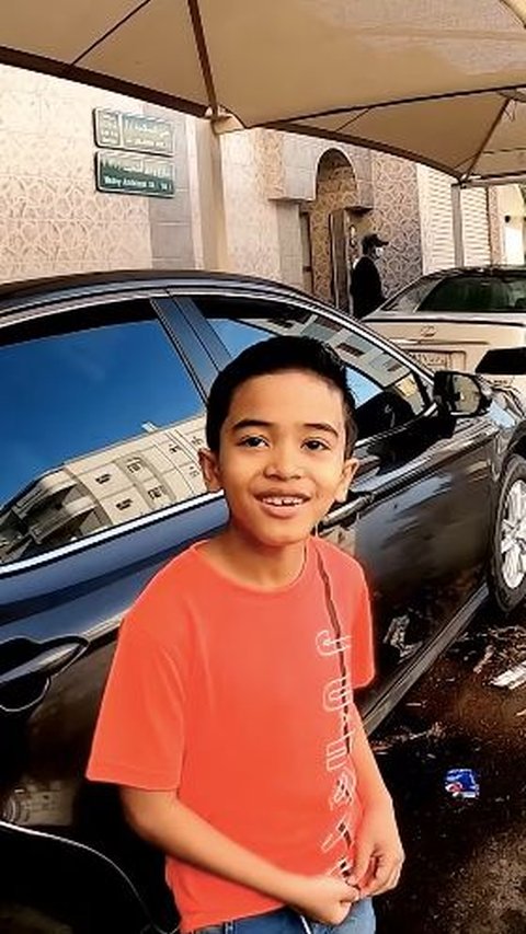 Di Usia 8 Tahun Anak Berdarah Madura Sudah Jadi Miliarder di Makkah, Rumah Mewah dan Mobil Berderet<br>