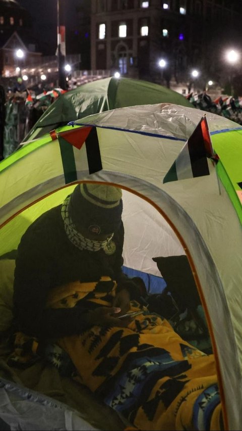 Pendirian tenda-tenda itu sebagai bentuk protes terhadap agresi Israel terhadap Gaza. Foto: REUTERS