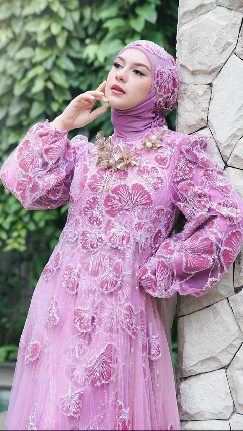 Irish Bella's Luxurious Look with Magenta Dress by Ivan Gunawan