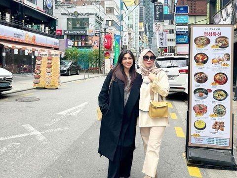 Semakin Tua Semakin Cantik, Potret Mama Amy Jalan-jalan di Korea Gayanya Kece Abis