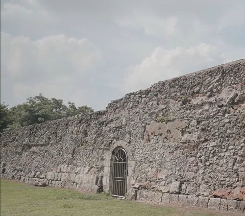 Napak Tilas di Benteng Speelwijk Banten, Konon Dulu Ada Kantor sampai Gereja di Dalamnya