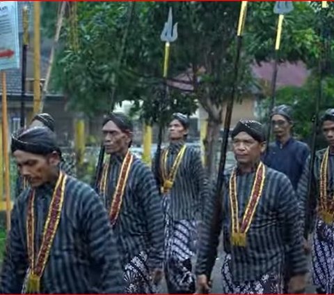 Melihat Keseruan Kirab Tebu Manten di Bantul, Tetap Berlangsung Meriah Walau Diguyur Hujan