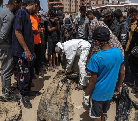 FOTO: Terungkap, Ini Penampakan Kuburan Massal di Dua Rumah Sakit Gaza: Mayat-Mayat Ditemukan dengan Tangan Terikat
