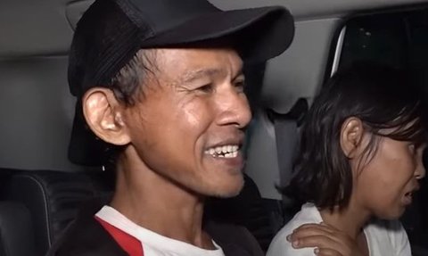 Pria Ini Rela Menjadi Pemulung Untuk Memenuhi Kebutuhan Hidup, Ternyata Bukan Orang Sembarangan