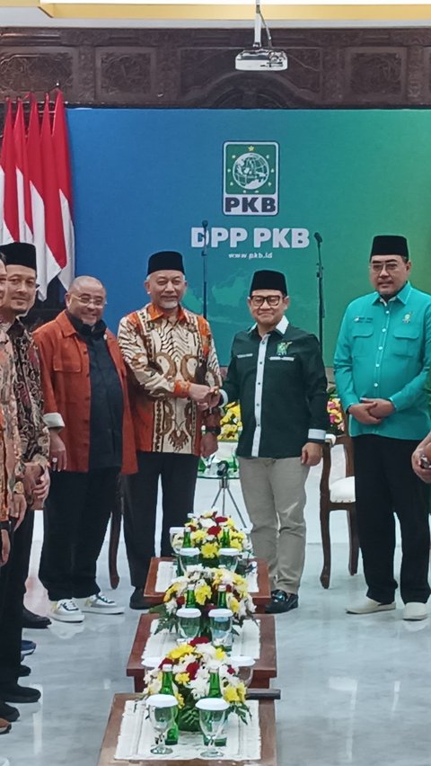 Pakai Minibus Hitam, Presiden PKS Ahmad Syaikhu Sambangi Markas PKB