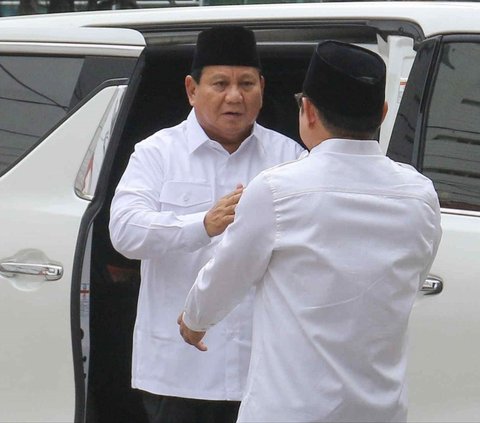 Pakai Minibus Hitam, Presiden PKS Ahmad Syaikhu Sambangi Markas PKB