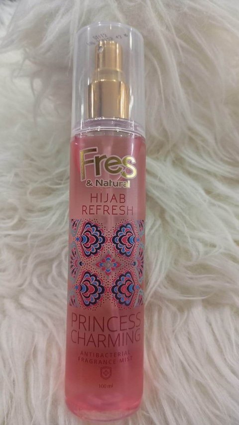 <b>Parfum Fres & Natural Spray Cologne Hijab Refresh Princess Charming</b>