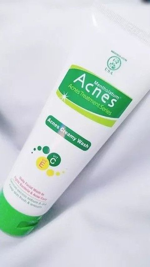 <b>Acnes Creamy Wash</b>