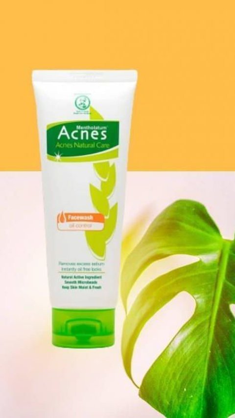 <b>Acnes Natural Care Oil Control Face Wash</b>