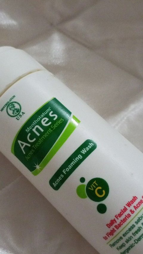 <b>Foaming Wash Acnes</b>