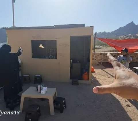 Penampakan Warung Bakso Pertama di Lembah Gunung Batu Madinah, Pemiliknya Orang Bekasi