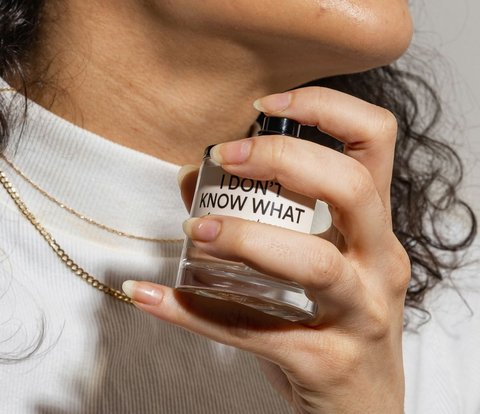 Tak Cukup Sekali Semprot, Ada 2 Cara Bikin Aroma Parfum Tahan Lama