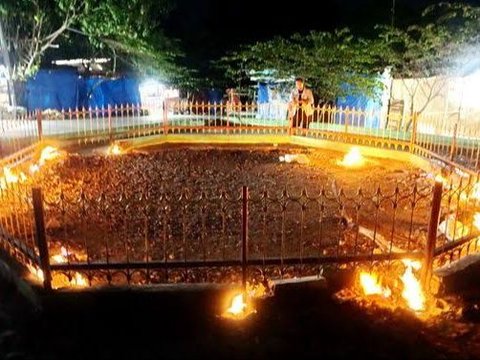 Mengunjungi Api Tak Kunjung Padam di Pamekasan, Bakar Jagung hingga Sosis di Tanah Berapi yang Sudah Ada sejak Ratusan Tahun Silam