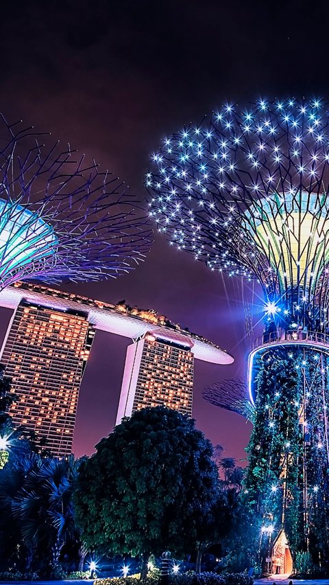 Personalized Travel Recommendations with HolidAI Singapore