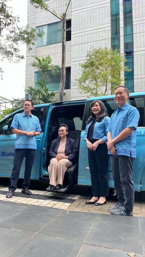 Using Toyota Voxy, Bluebird's New Service is Friendly for Pregnant Women and Disabilities