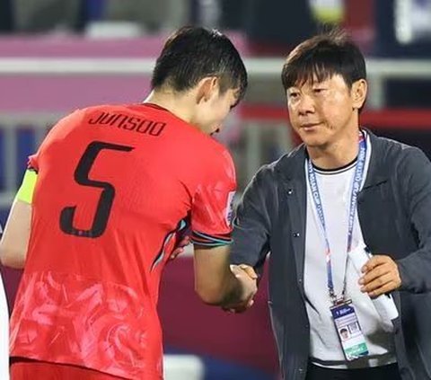 'Quiet Celebration' Shin Tae-yong After Defeating South Korea: Entertaining the Crying South Korean Players