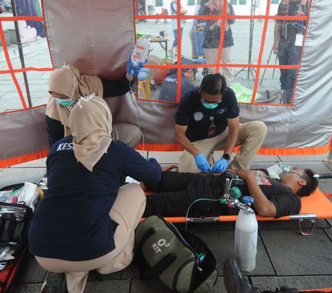 FOTO: Simulasi Gempa Bumi Ramaikan Peringatan Hari Kesiapsiagaan Bencana 2024 di Kota Tua Jakarta