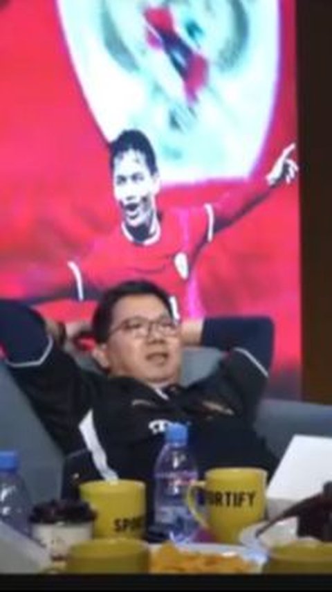 Bung Towel's Expression When the Indonesian National Team Defeats South Korea Makes Netizens Angry