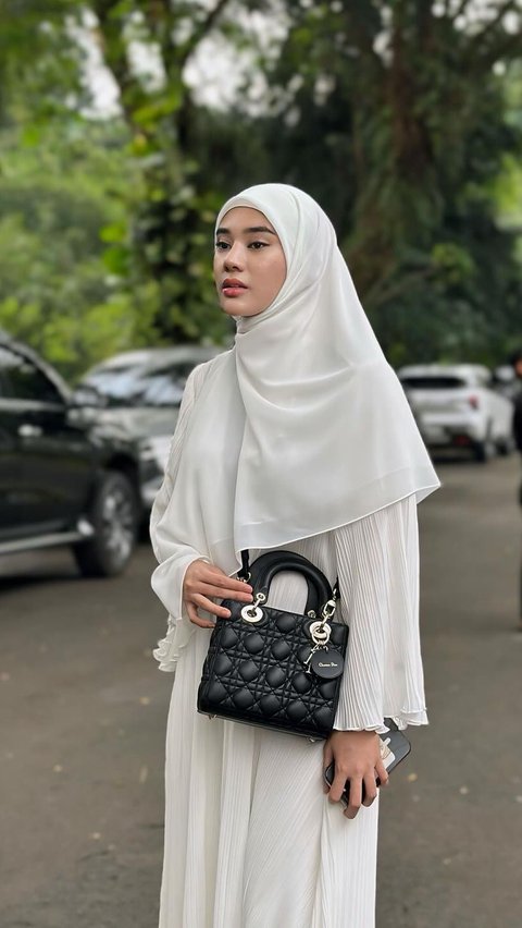 This is a portrait of Clara Shinta, a celebrity influencer and entrepreneur who went viral after showing her burial shroud.