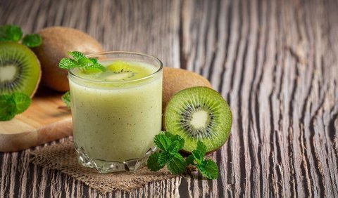 8. Jus Kiwi: Vitamin dan Mineral untuk Tidur yang Lebih Lelap