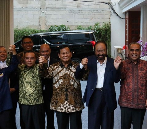 Partai Demokrat menyambut baik perihal partai politik lain yang bergabung ke Koalisi Indonesia Maju (KIM). Menurut anggota Majelis Tinggi Demokrat Syarief Hasan, perlu kebersamaan untuk membangun Indonesia lebih maju.<br>