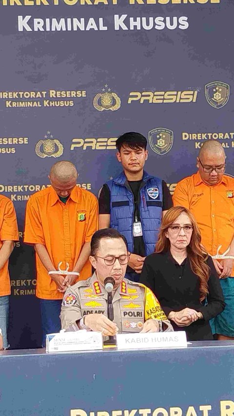 Polda Metro Jaya Bongkar Kasus Judi Online Beromzet Rp30 Miliar di Depok, 4 Orang jadi Tersangka<br>