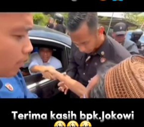 Moment Man Asks Jokowi's Car to Stop, Writing on His Banner Becomes the Spotlight