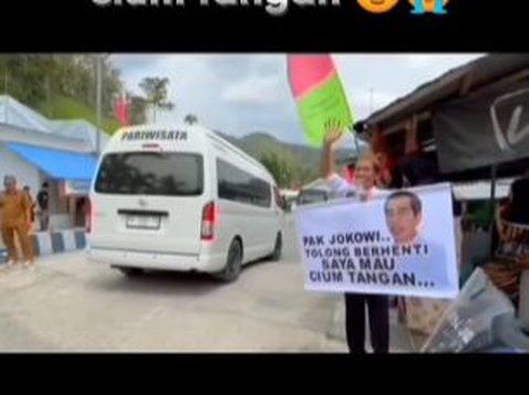 Moment Man Asks Jokowi's Car to Stop, Writing on His Banner Becomes the Spotlight