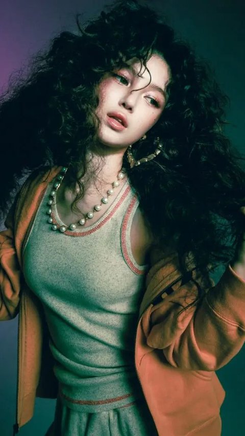 Look NewJeans' Danielle with Curly Hair for 'How Sweet' Teaser Photos ...