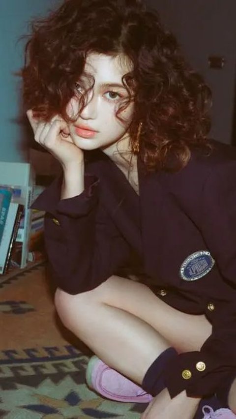 Look NewJeans' Danielle with Curly Hair for 'How Sweet' Teaser Photos ...