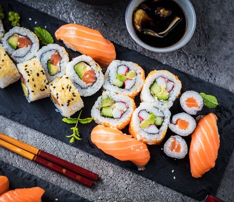 Making Muffin-style Sushi with Just 5 Ingredients, Perfect for Lunch Box