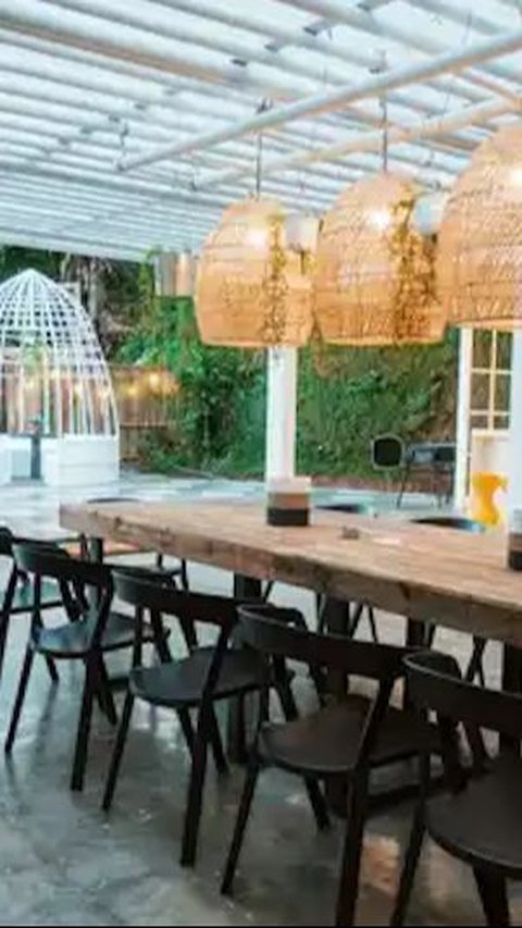 Rekomendasi villa untuk berlibur di puncak dengan fasilitas private pool.