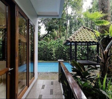 Rekomendasi villa untuk berlibur di puncak dengan fasilitas private pool.
