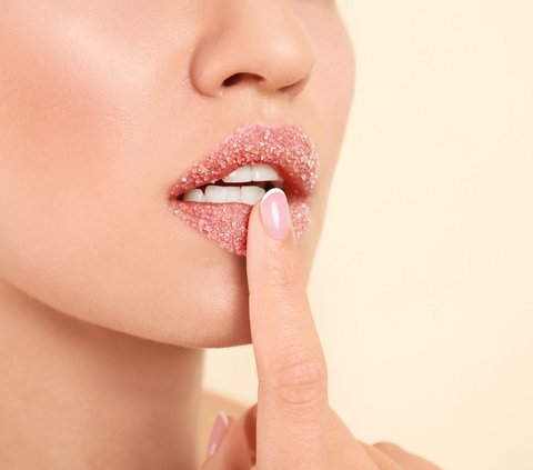 Smooth Lips with Simple Ingredients, Just Honey and Sugar