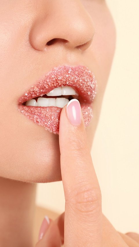 Smooth Lips with Simple Ingredients, Just Honey and Sugar