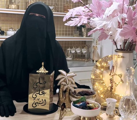 Umi Pipik ke Zita Anjani soal Pamer Starbucks di Makkah: Apa Sih yang Mau Disombongkan, Anak Pejabat-Petani Sama di Depan Kabah